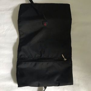 Travel jewelry bag.  Lots of ways to organize.